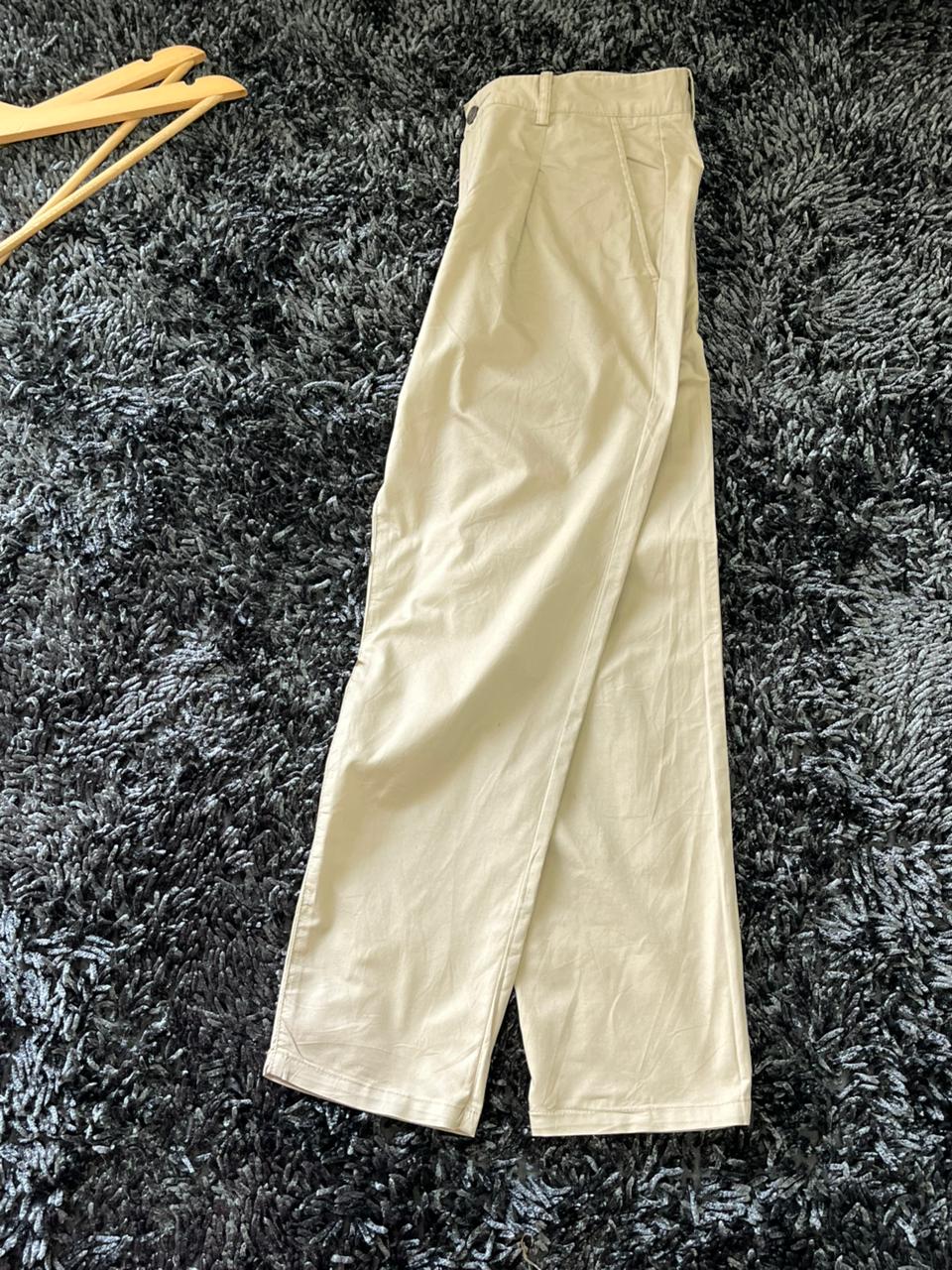 Uniqlo Relaxed Fit Casual Trousers | Everyday Wear Pants | Smart Casual Style | Men Women | Online Shopping