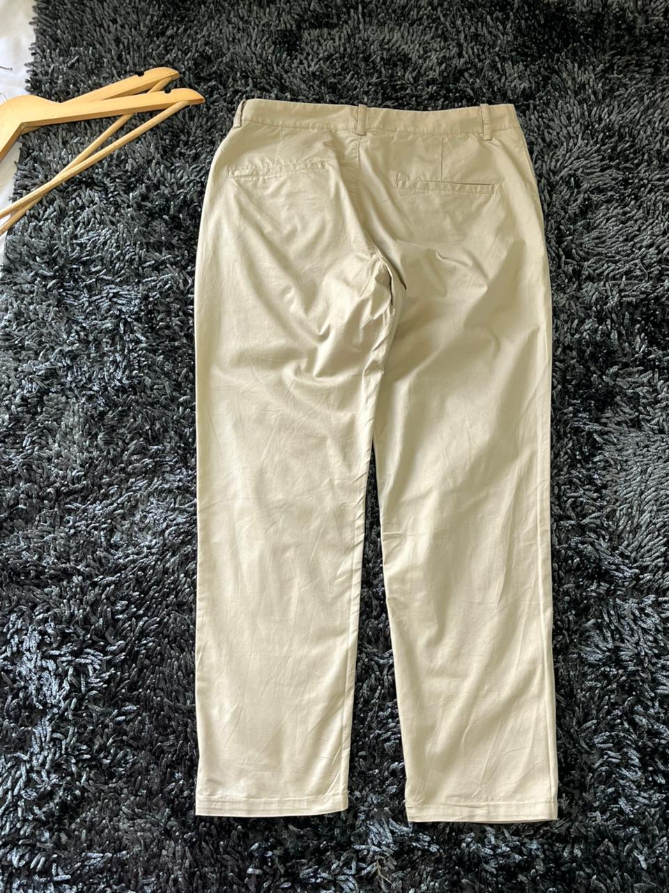 Uniqlo Relaxed Fit Casual Trousers | Everyday Wear Pants | Smart Casual Style | Men Women | Online Shopping