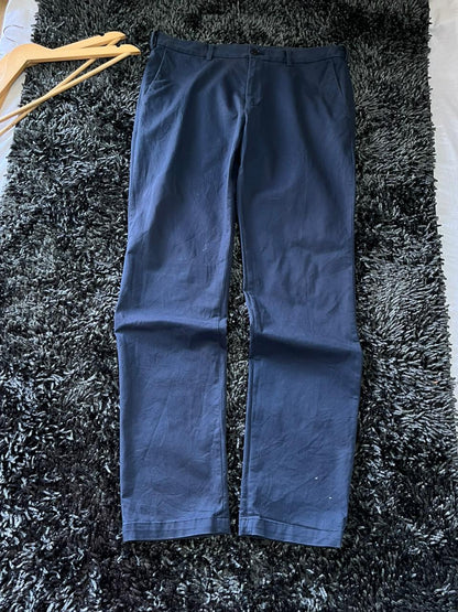 Uniqlo Relaxed Fit Casual Trousers | Everyday Wear Pants | Smart Casual Style | Men Women | Online Shopping