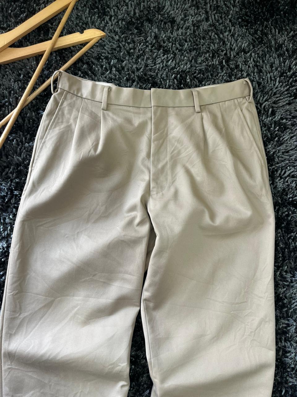 Uniqlo Relaxed Fit Casual Trousers | Everyday Wear Pants | Smart Casual Style | Men Women | Online Shopping