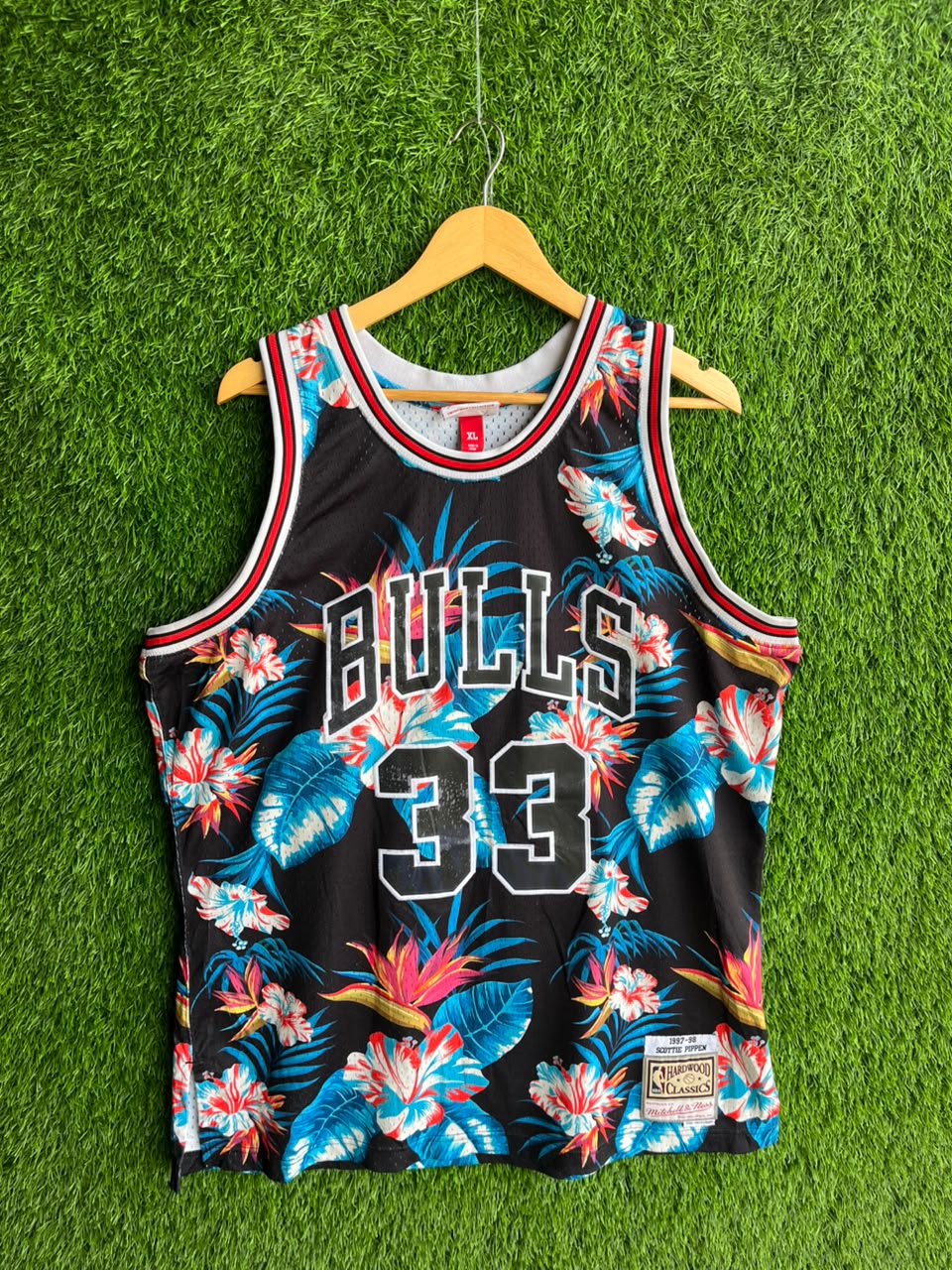 Rare  Pipen Bulls 33 floral  Jersey |Vintage Oversized Streetwear | Men Women |  Online Shopping