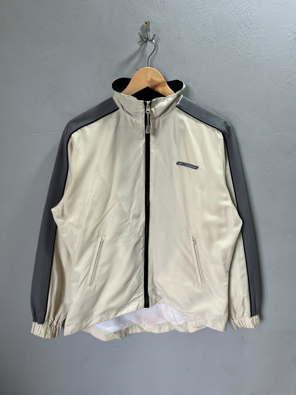 Reeb0k Windbreaker | Wind Cheater |Jackets| Sportswear , Gymwear & Activewear | Track& Field| Running | Winter wear