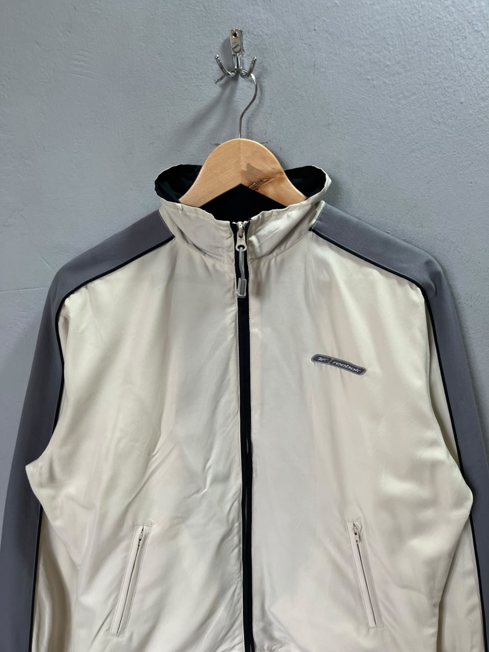 Reeb0k Windbreaker | Wind Cheater |Jackets| Sportswear , Gymwear & Activewear | Track& Field| Running | Winter wear