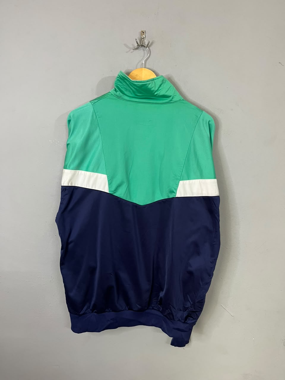 N*ke Windbreaker | Wind Cheater |Jackets| Sportswear , Gymwear & Activewear | Track& Field| Running | Winter wear