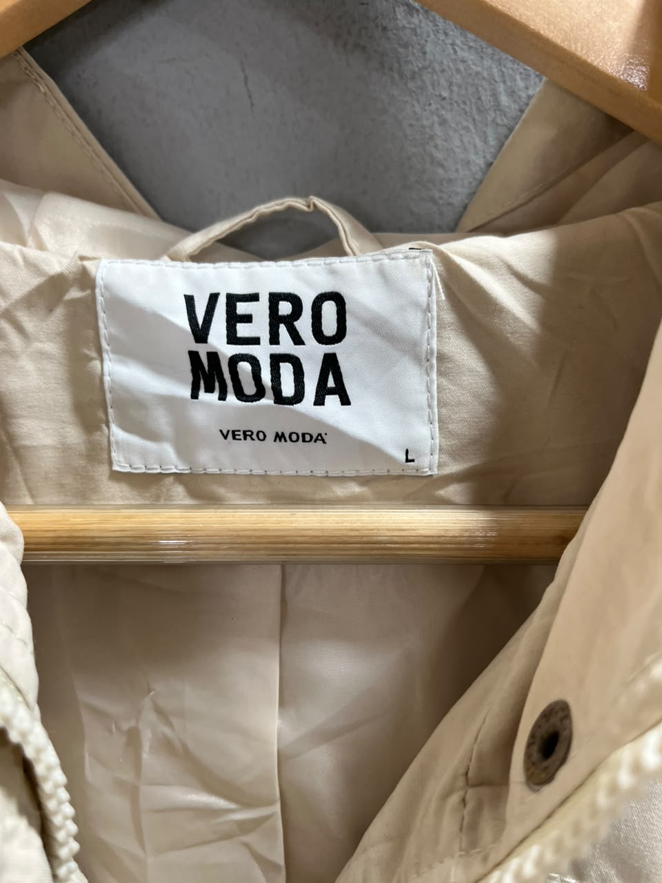 VERO MODA Windbreaker | Wind Cheater |Jackets| Sportswear , Gymwear & Activewear | Track& Field| Running | Winter wear