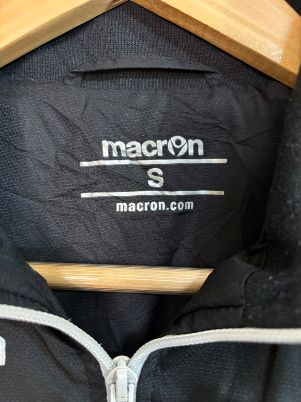 Macron Windbreaker | Wind Cheater |Jackets| Sportswear , Gymwear & Activewear | Track& Field| Running | Winter wear