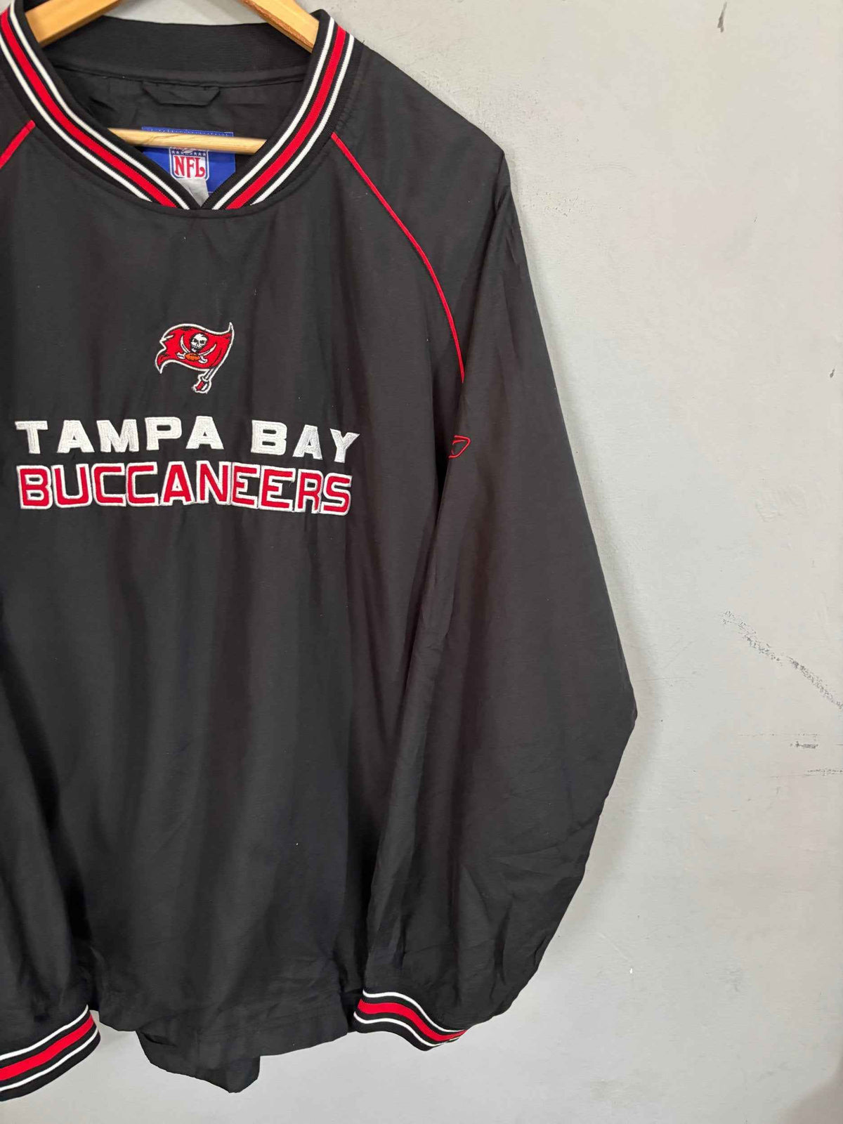Windbreakers Vintage Streetwear Retro / Throwback - Tampa Bay Buccaneers
