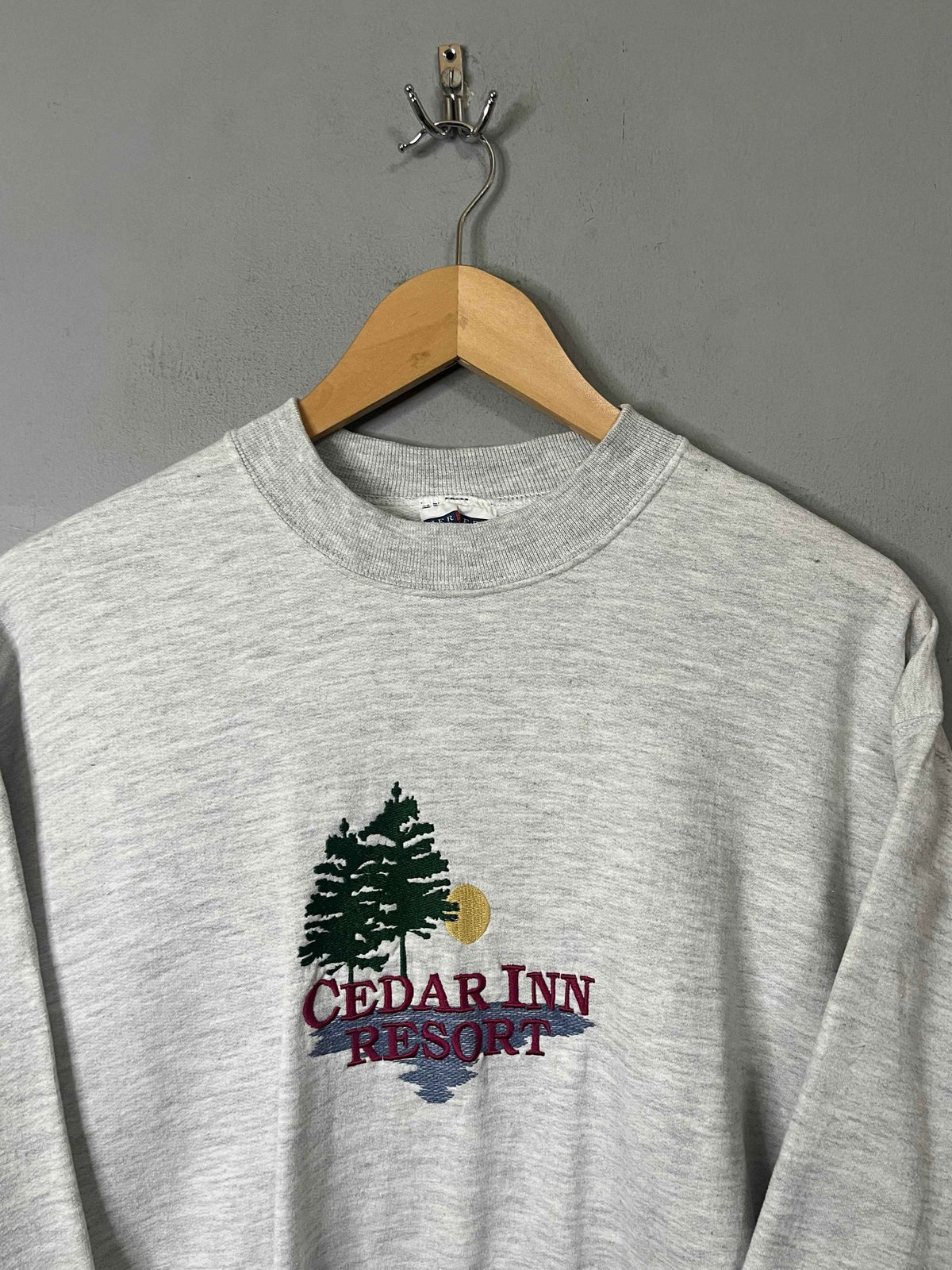 Sweatshirt Vintage Streetwear Cedar Inn Resort