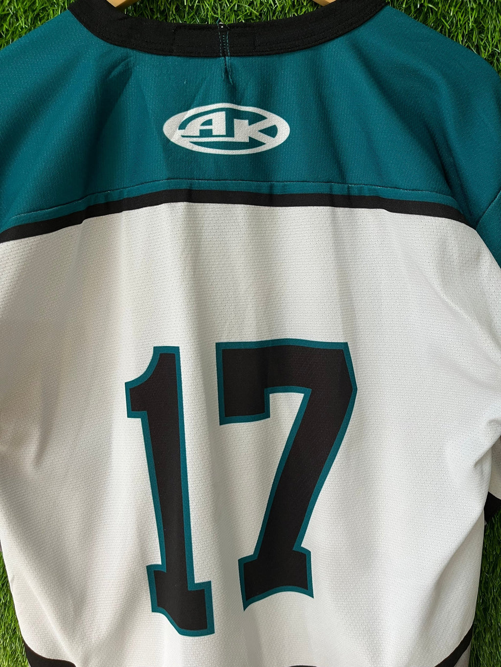 Ice Hockey Jerseys Vintage Retro / Throwback Hills borough 17
